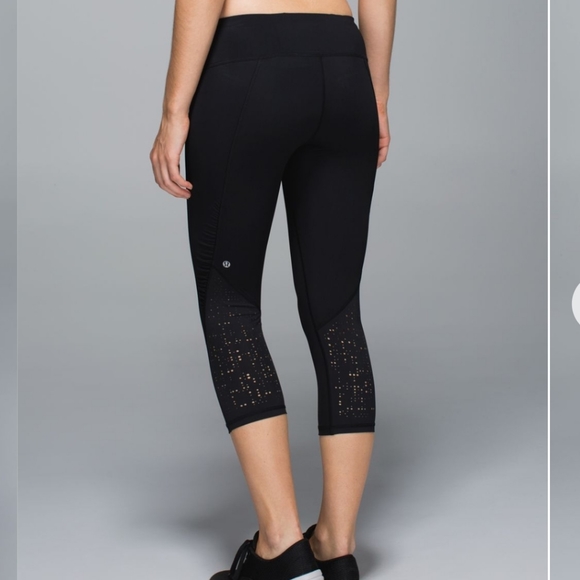 lululemon athletica Pants - Lululemon water bound crop